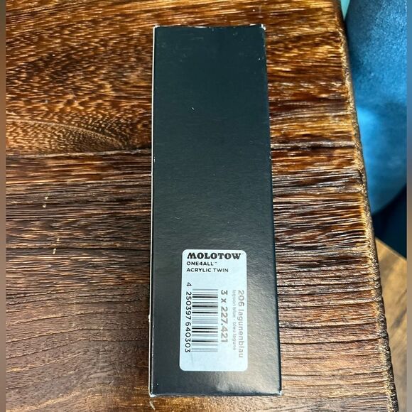 Molotow One4All Acrylic Twin Pump Marker in Lagoon Blue. 1.5mm/4mm Nibs. 3 Pack. - Picture 8 of 13